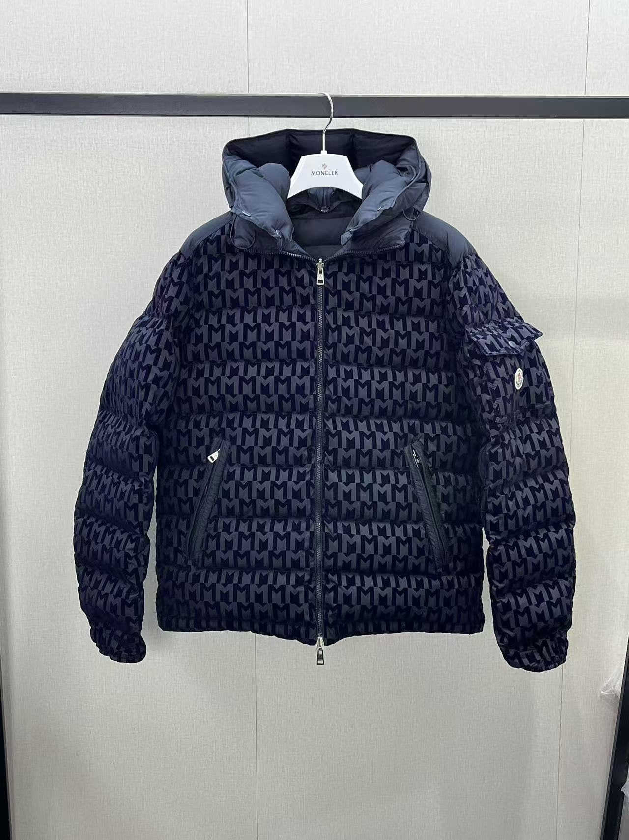 モンクレール「Moncler」マットマヤ リバーシブル ショートダウンジャケット