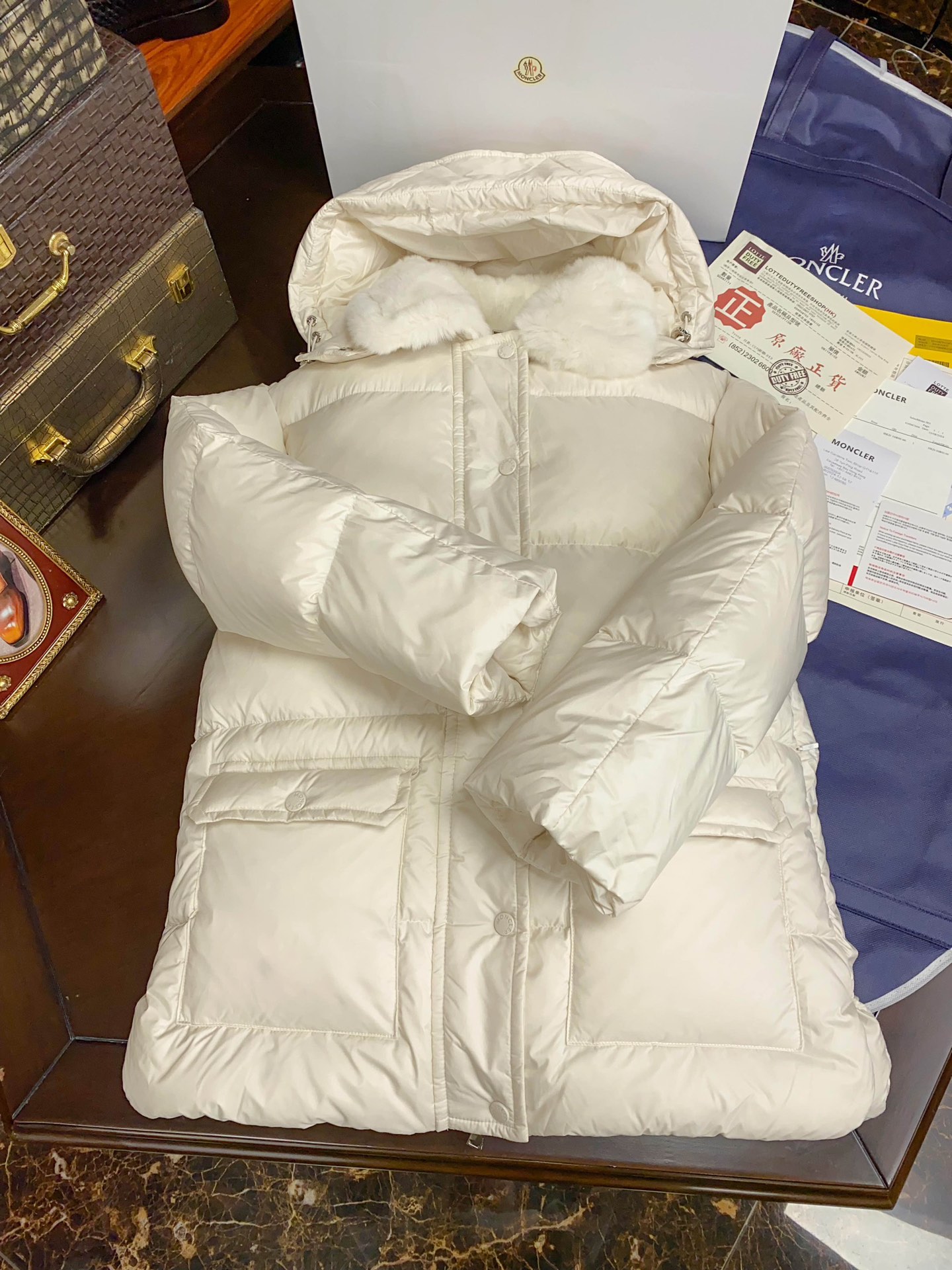 モンクレール「Moncler」 2025秋冬 タッチードファー ダウンブルゾン