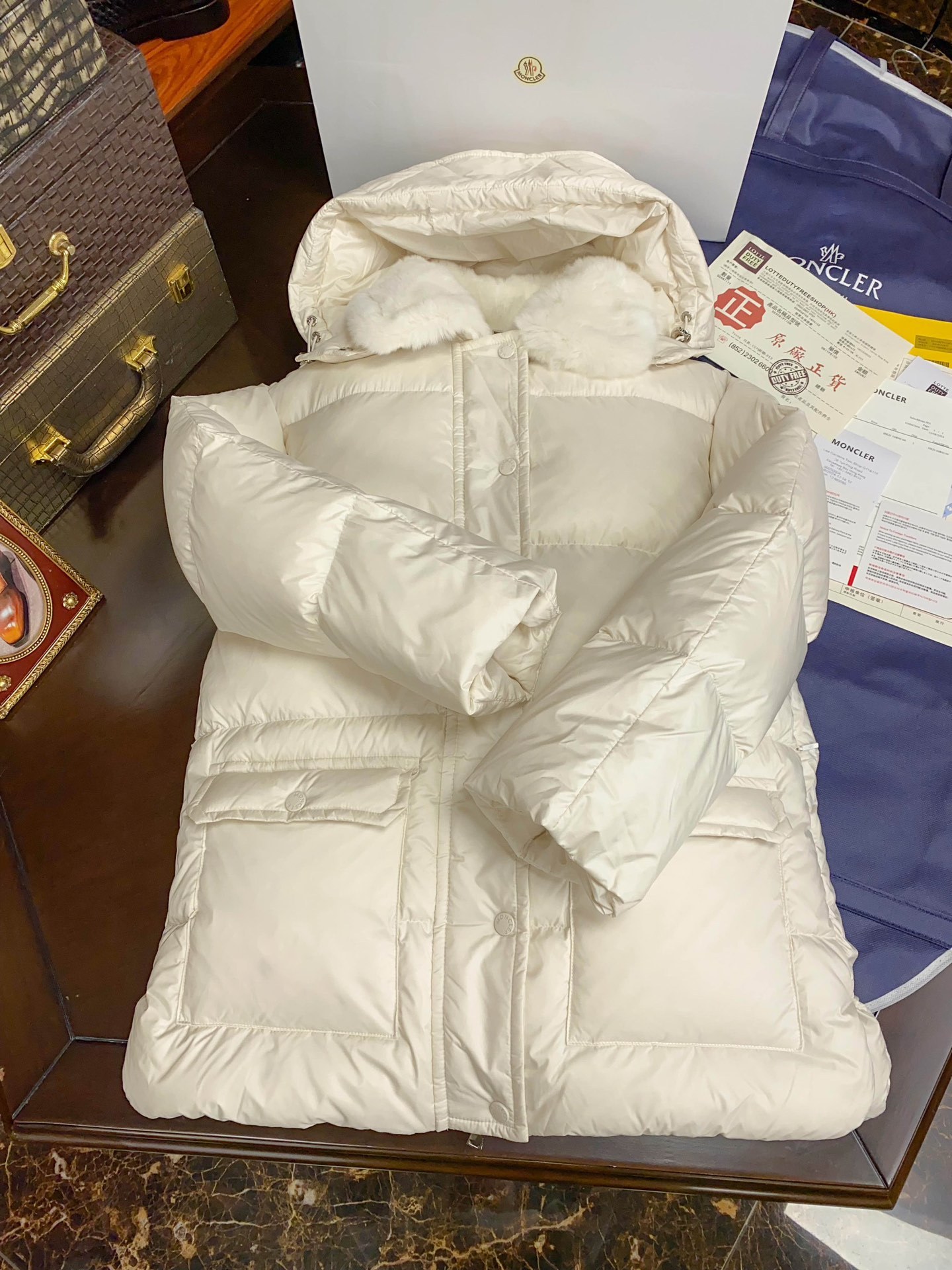 モンクレール「Moncler」 2025秋冬 タッチードファー ダウンブルゾン