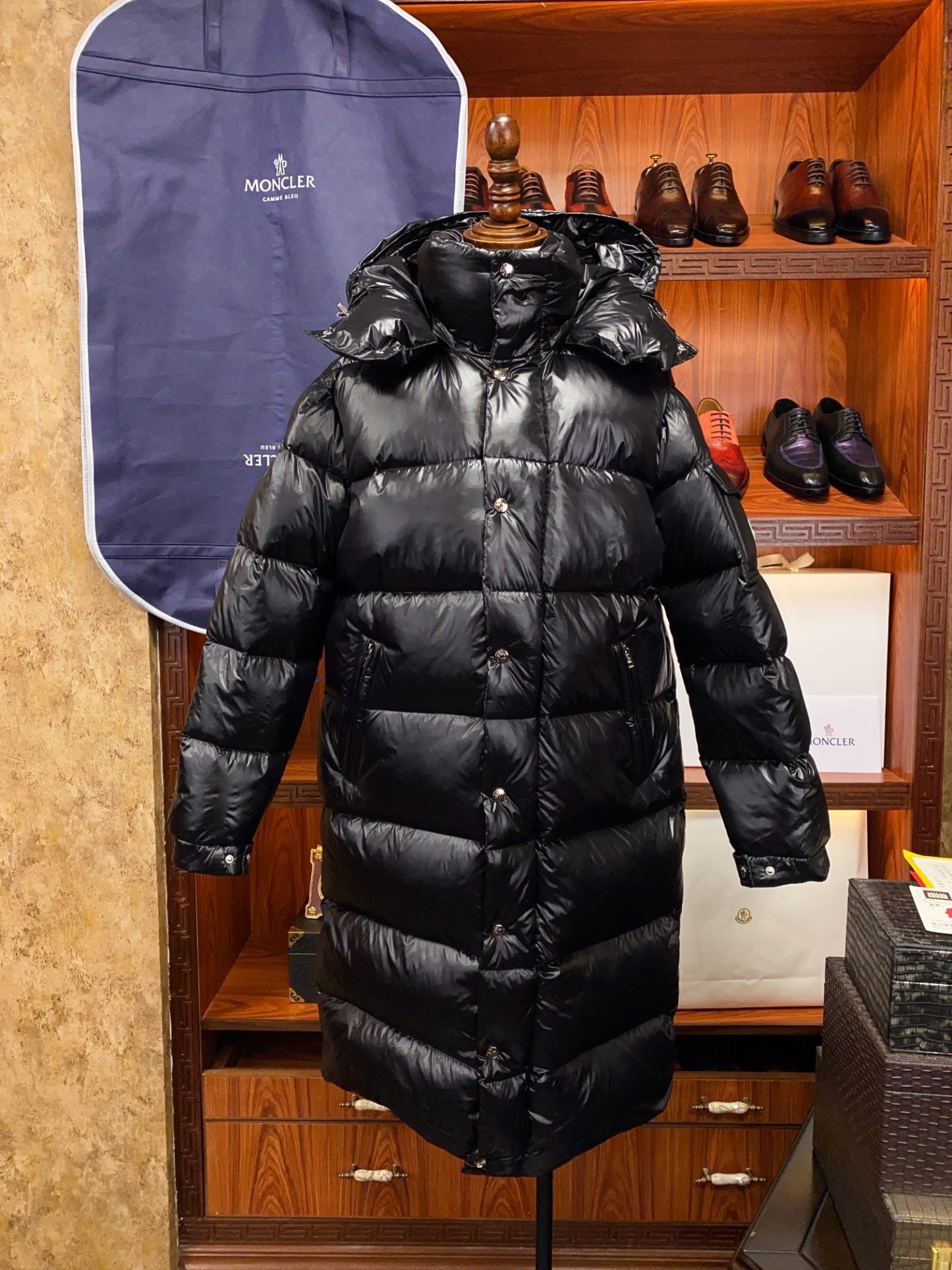 モンクレール「Moncler」ミドル丈フード付きダウンジャケット