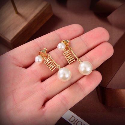 ディオール「Dior」トリバレス ピアス