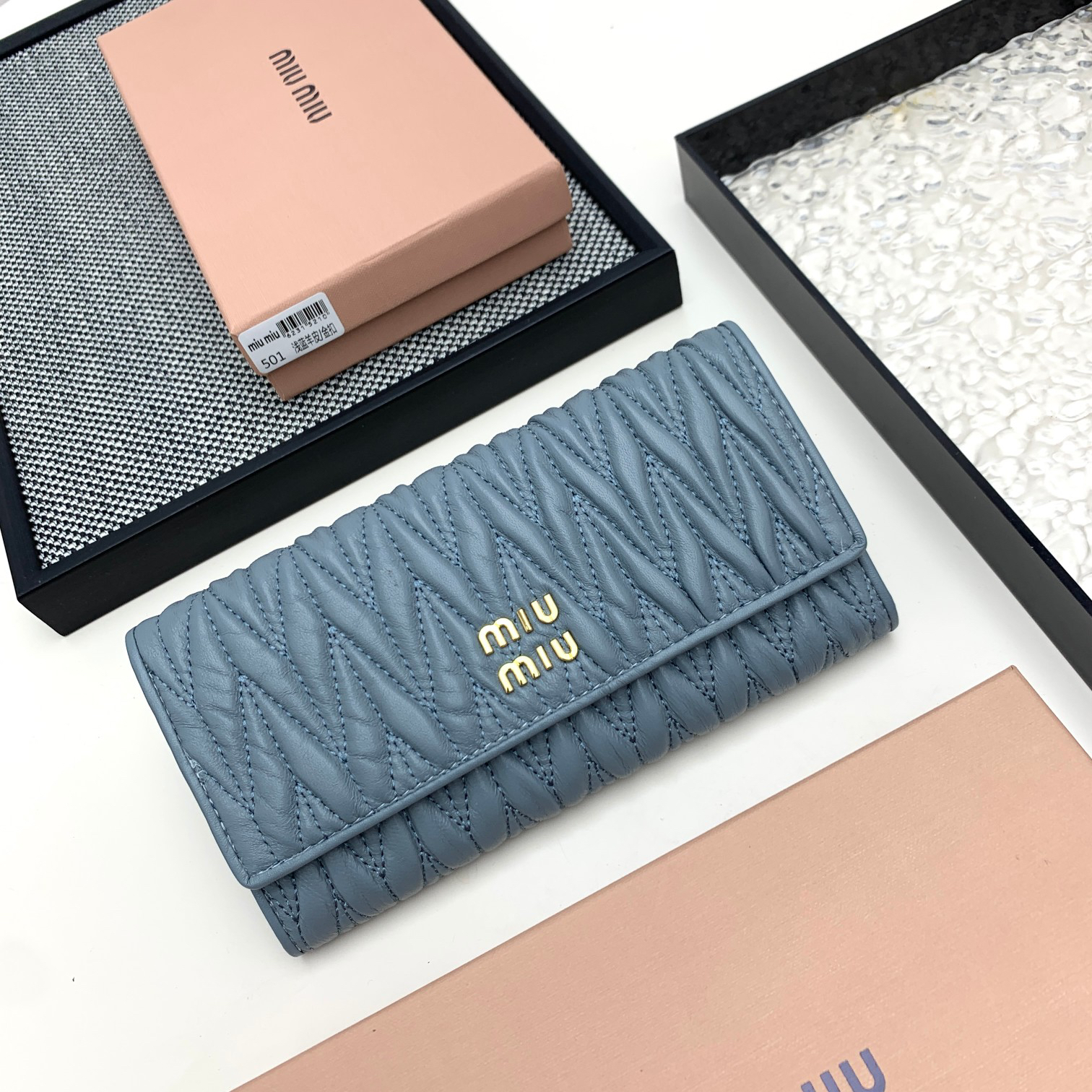 ミュウミュウ「Miu Miu」マテラッセレザー  折り長財布