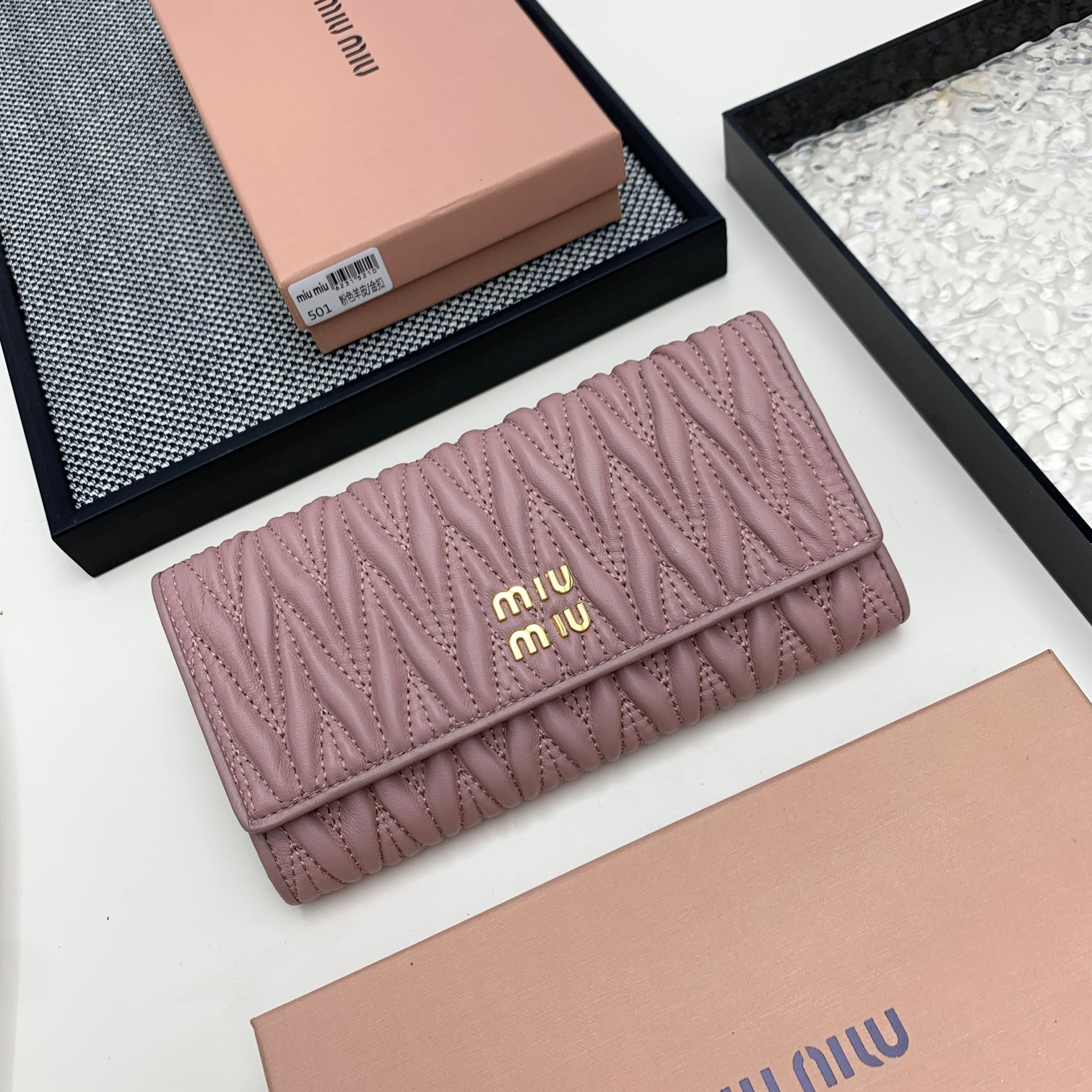 ミュウミュウ「Miu Miu」マテラッセレザー  折り長財布