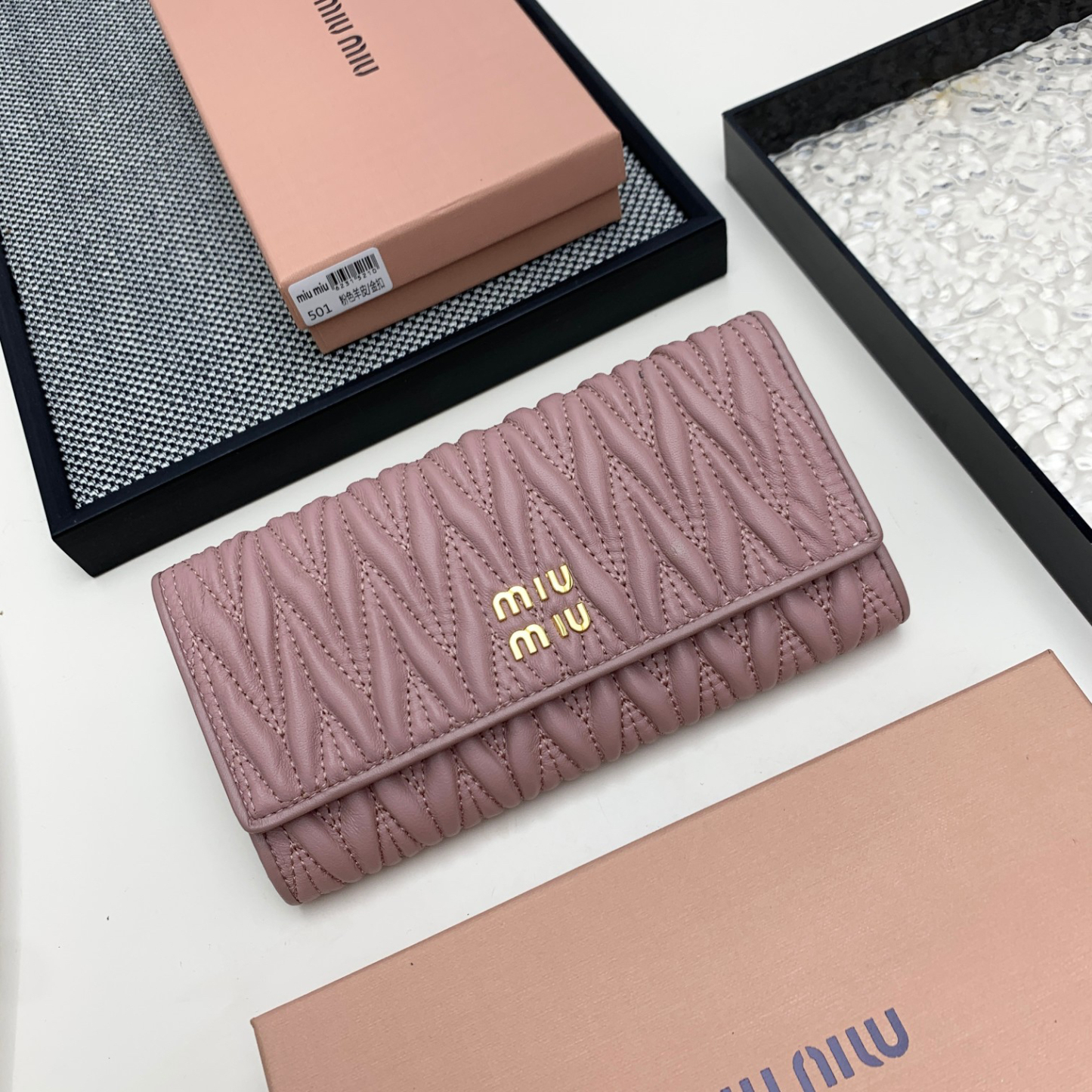 ミュウミュウ「Miu Miu」マテラッセレザー  折り長財布