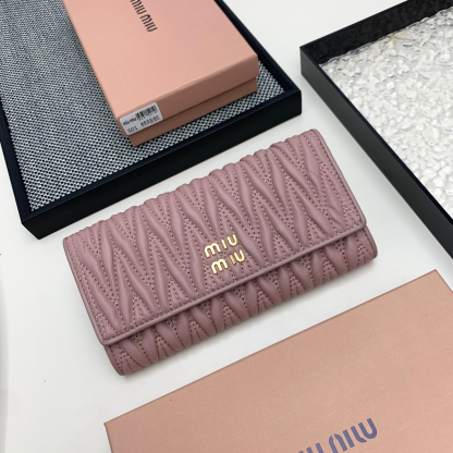 ミュウミュウ「Miu Miu」マテラッセレザー  折り長財布