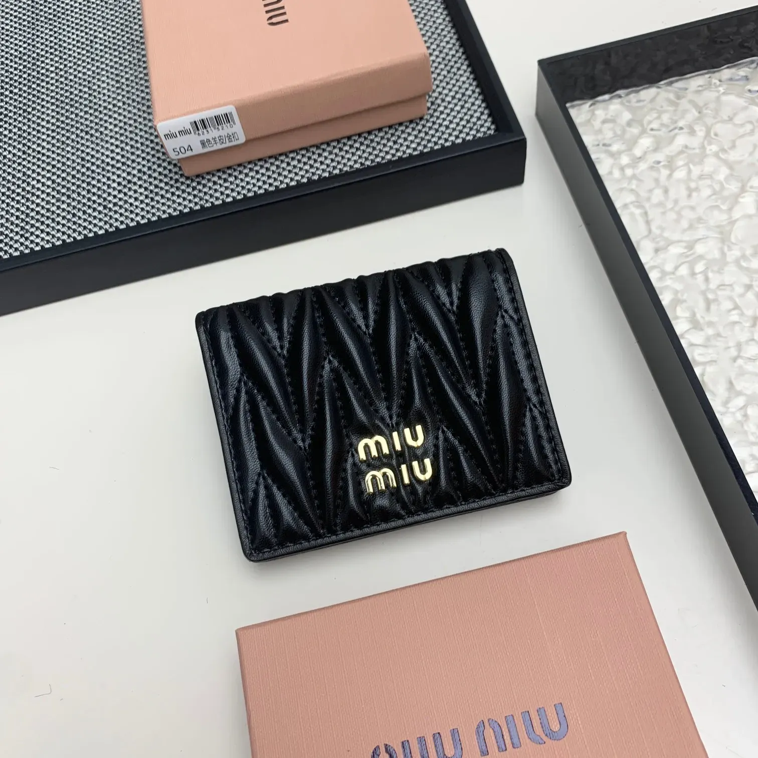 ミュウミュウ「Miu Miu」マテラッセレザー  折り財布