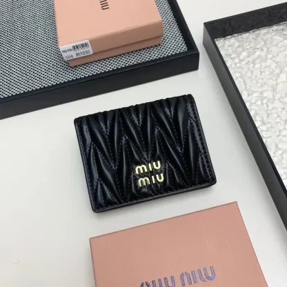 ミュウミュウ「Miu Miu」マテラッセレザー  折り財布