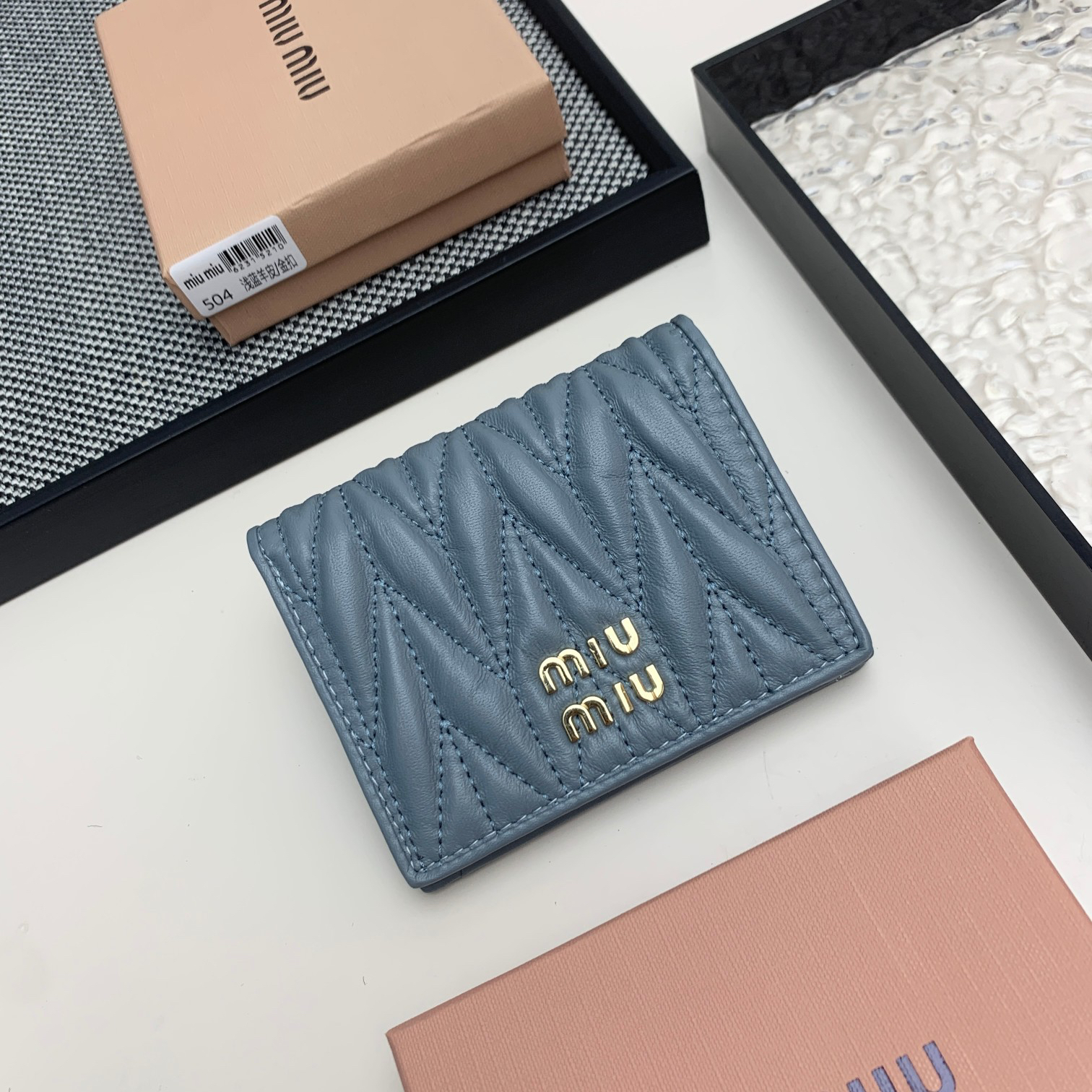 ミュウミュウ「Miu Miu」マテラッセレザー  折り財布