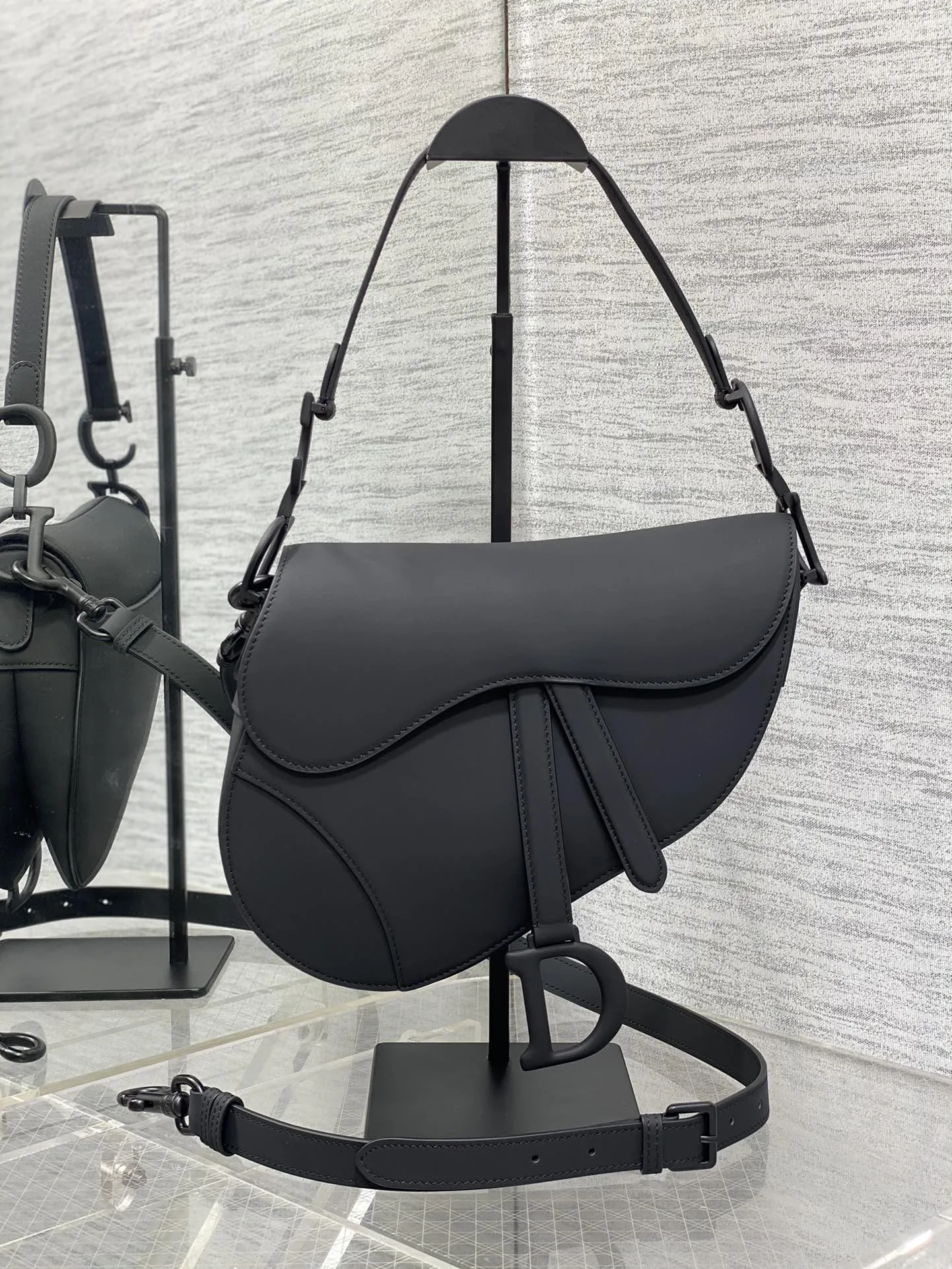 ディオール「Dior」Saddle バッグ グレインドカーフスキン