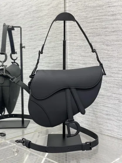 ディオール「Dior」Saddle バッグ グレインドカーフスキン