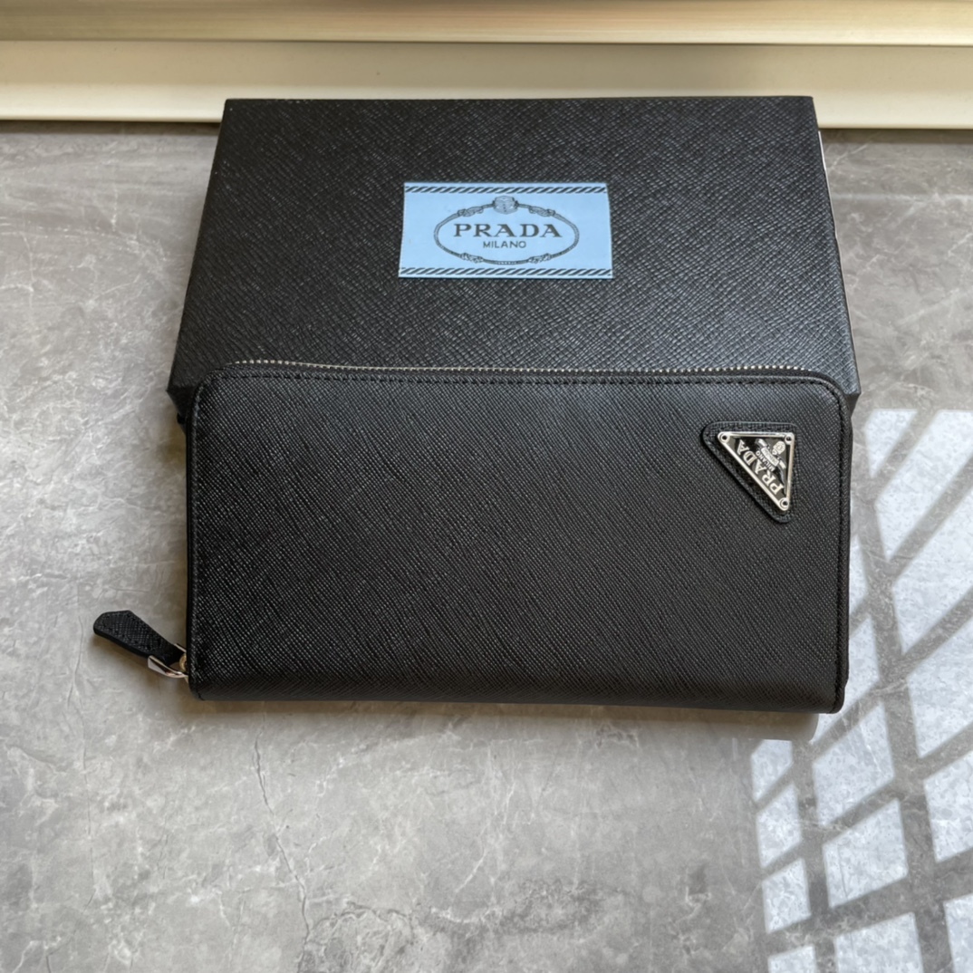 プラダ「PRADA」サフィアーノレザー 財布