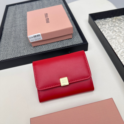 ミュウミュウ「Miu Miu」二つ折りスモールウォレット