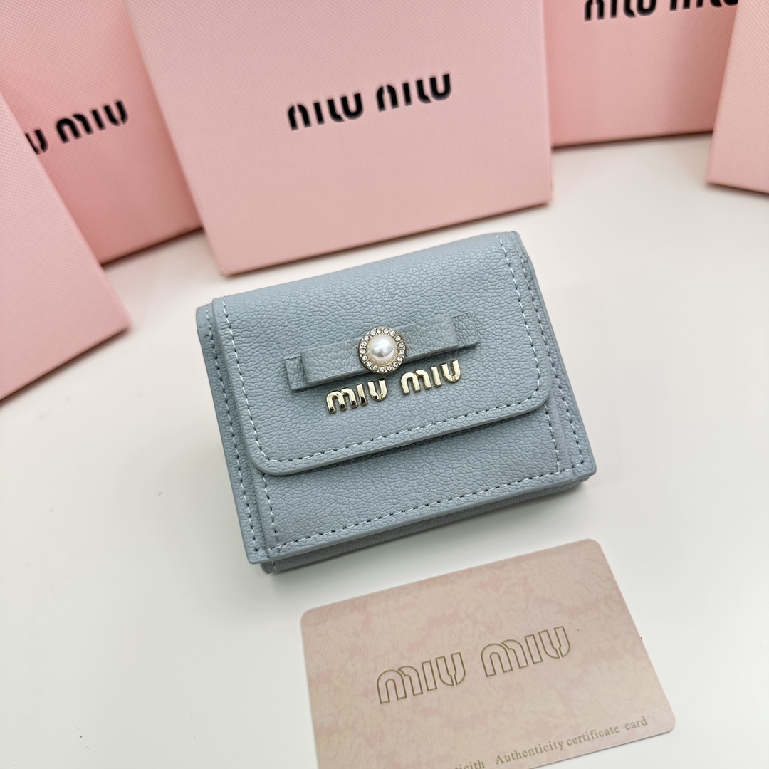 ミュウミュウ「Miu Miu」多機能三つ折りスモールウォレット