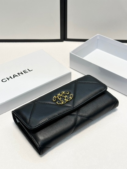 シャネル「Chanel」二つ折りレザーウォレット