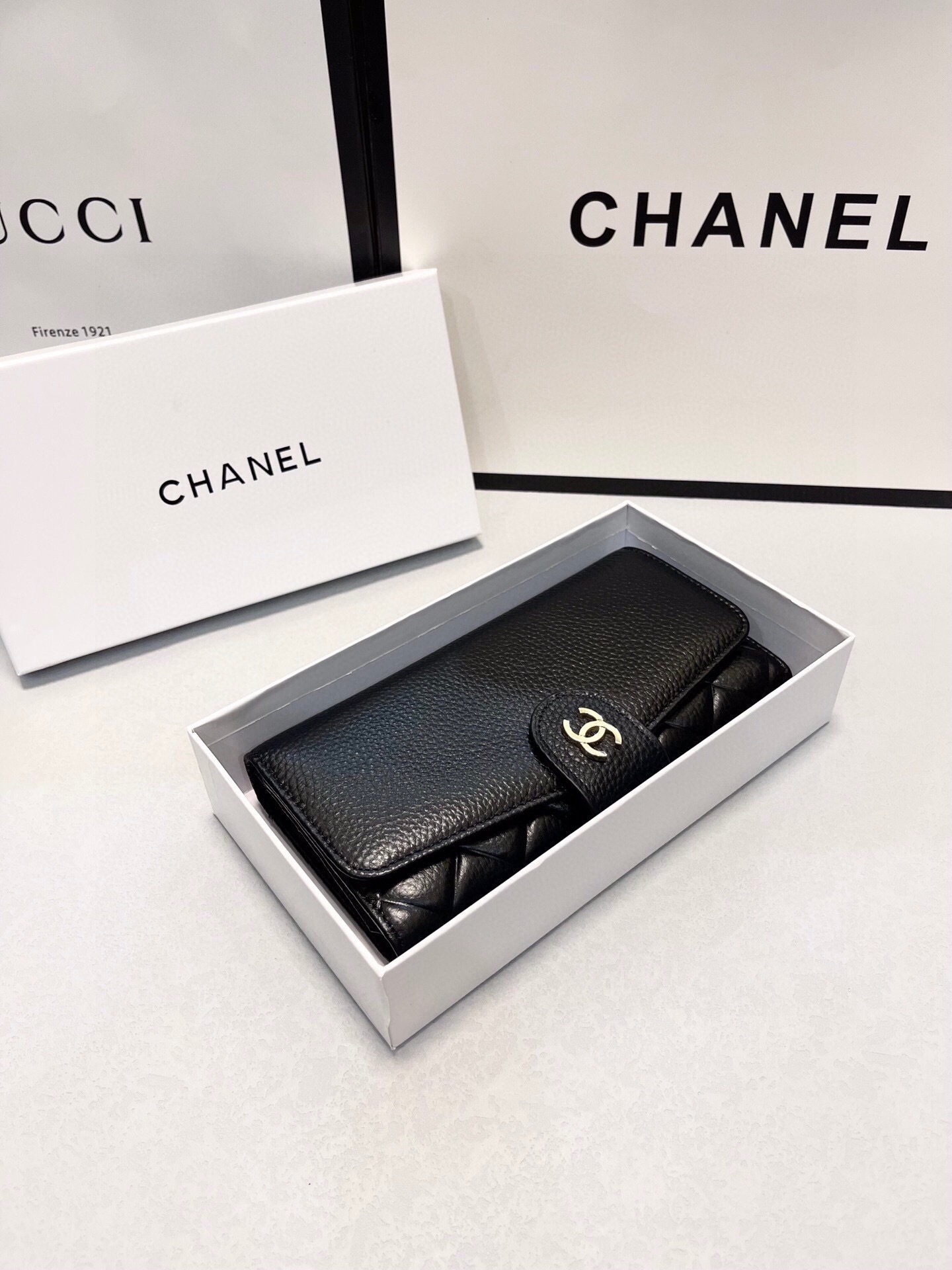 シャネル「Chanel」三つ折りレザーウォレット