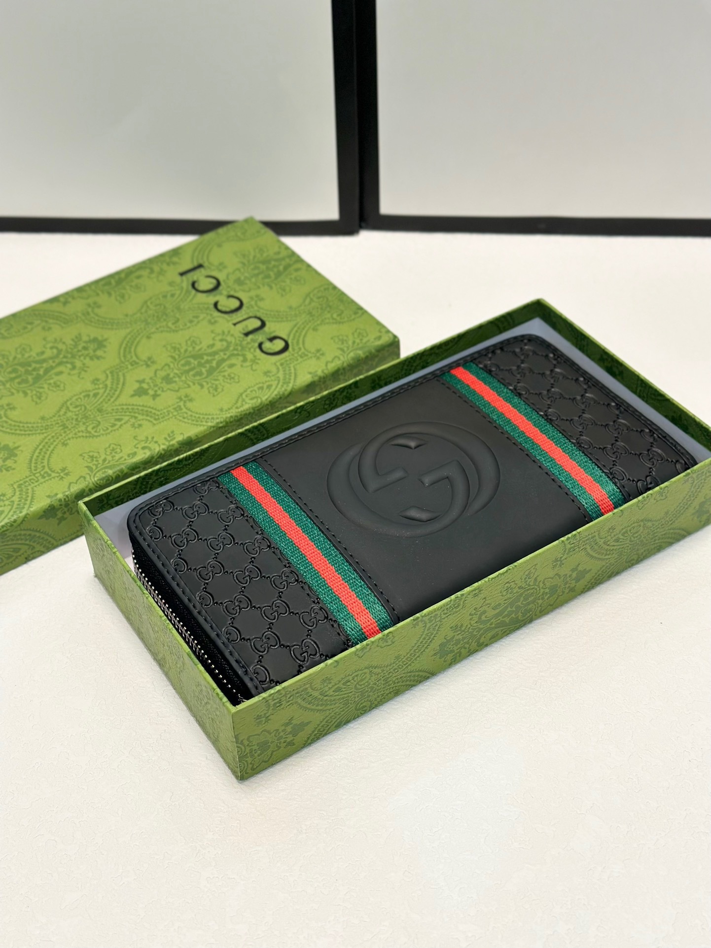 グッチ「Gucci」シグネチャー レザー ウェブ ジップアラウンドウォレット