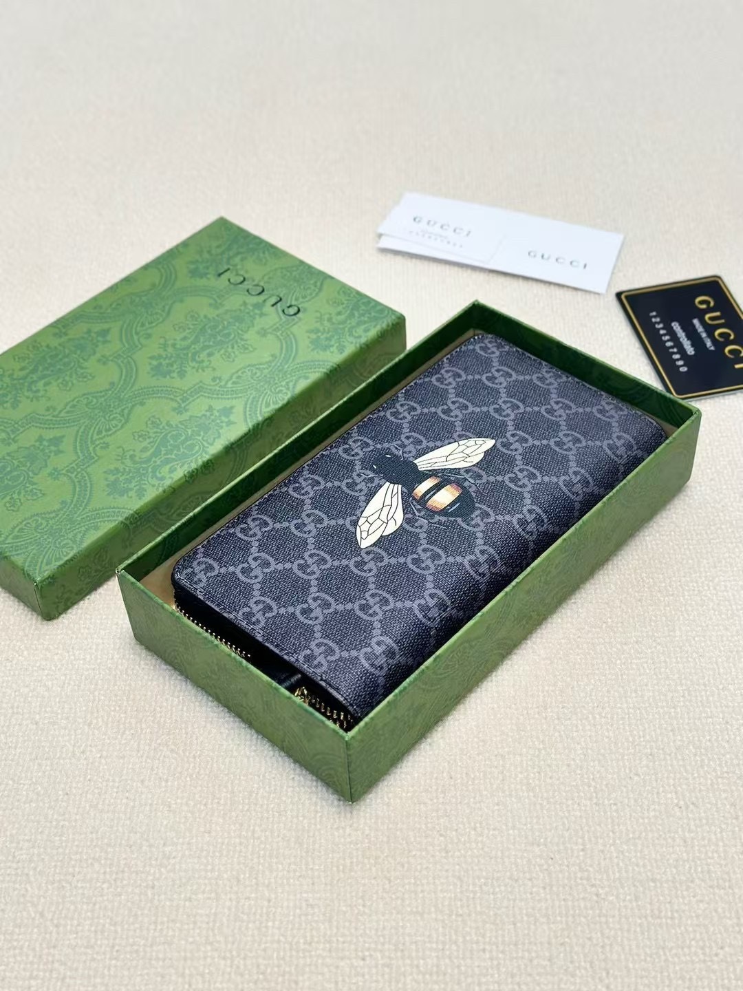 グッチ「Gucci」シグネチャー レザー ウェブ ジップアラウンドウォレット