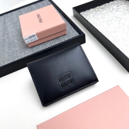 ミュウミュウ「Miu Miu」多機能二つ折りスモールウォレット