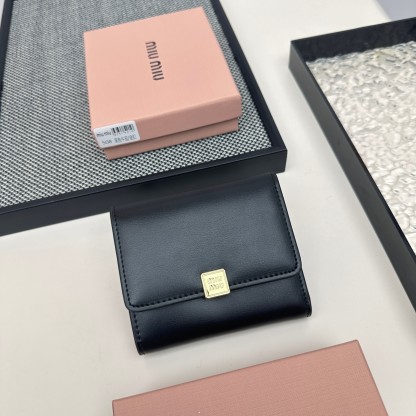 ミュウミュウ「Miu Miu」多機能二つ折りスモールウォレット