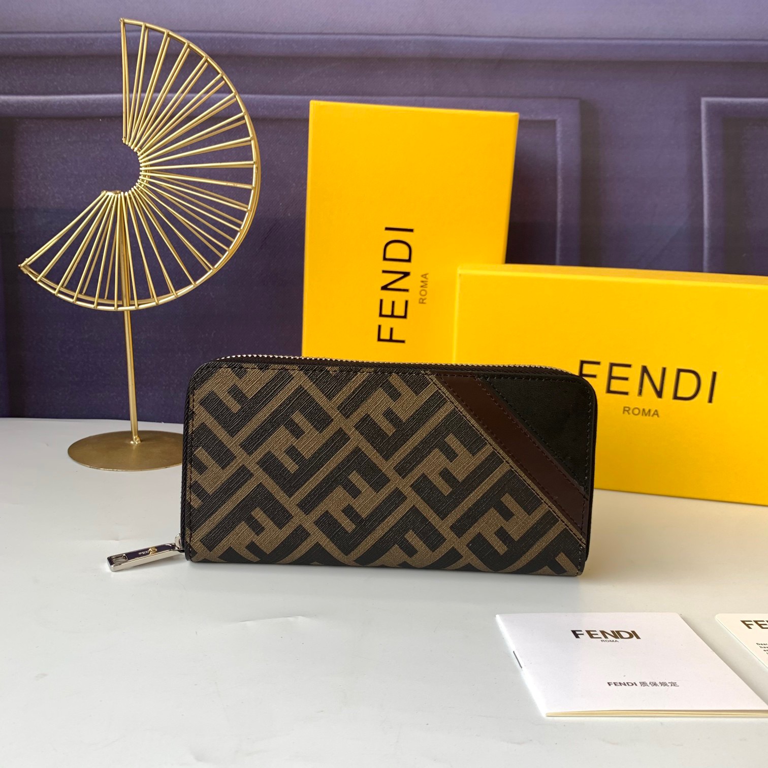 フェンディ「Fendi」ダイアゴナル ジップアラウンド財布