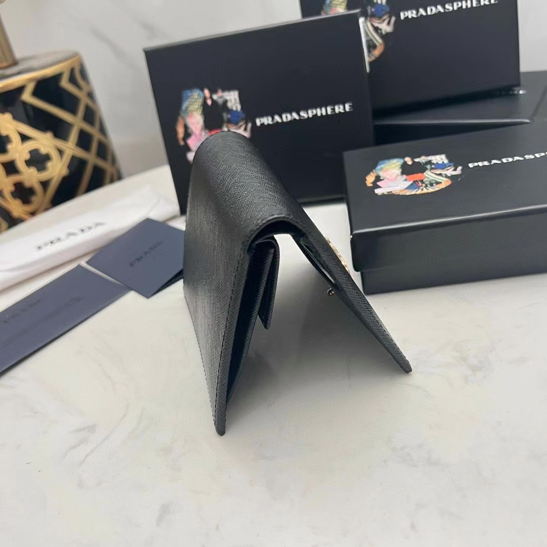 プラダ「Prada」メンズ ショートウォレット