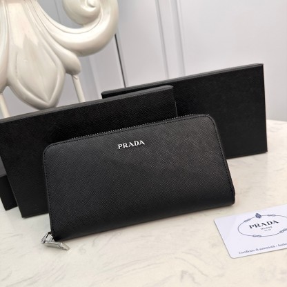 プラダ「PRADA」プレミアムレザー ジップウォレット「おしゃれ男性必携」