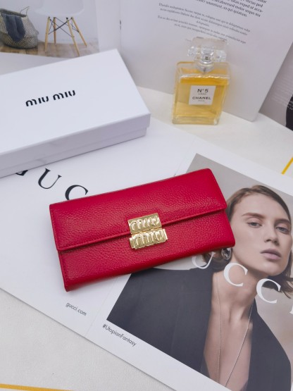 ミュウミュウ「Miu Miu」プレミアムレザー 折り長財布
