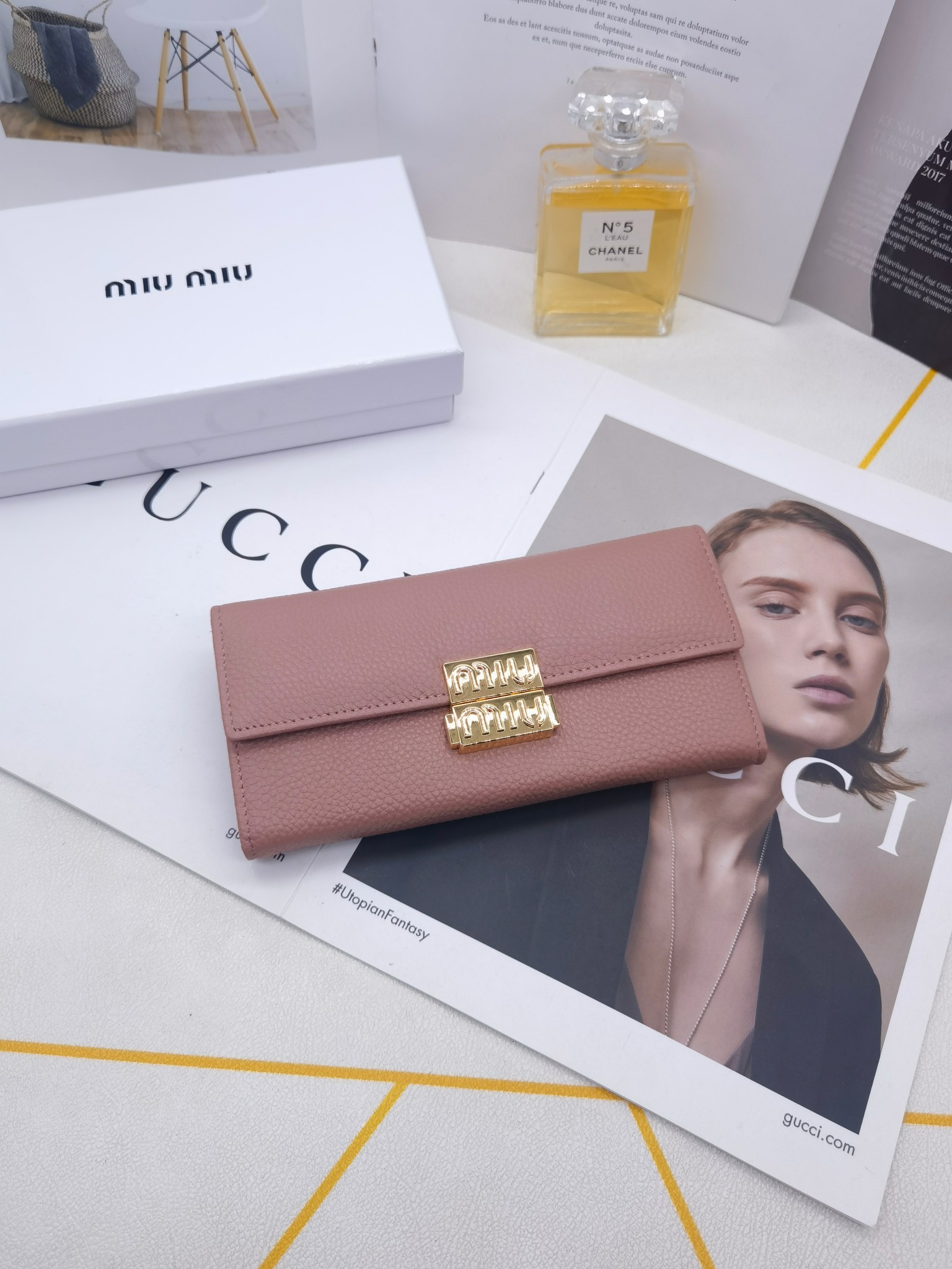 ミュウミュウ「Miu Miu」プレミアムレザー 折り長財布
