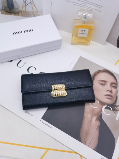 ミュウミュウ「Miu Miu」プレミアムレザー 折り長財布