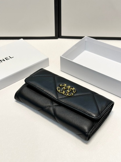 シャネル「Chanel」二つ折りレザーウォレット