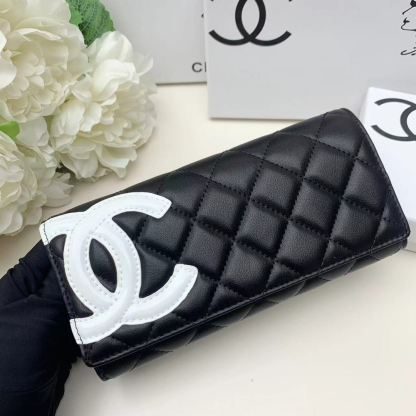シャネル「Chanel」二つ折りレザーウォレット