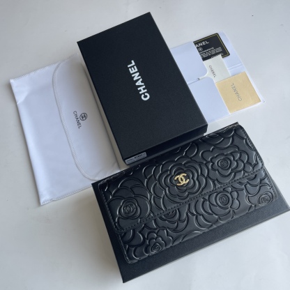 シャネル「Chanel」二つ折りレザーウォレット