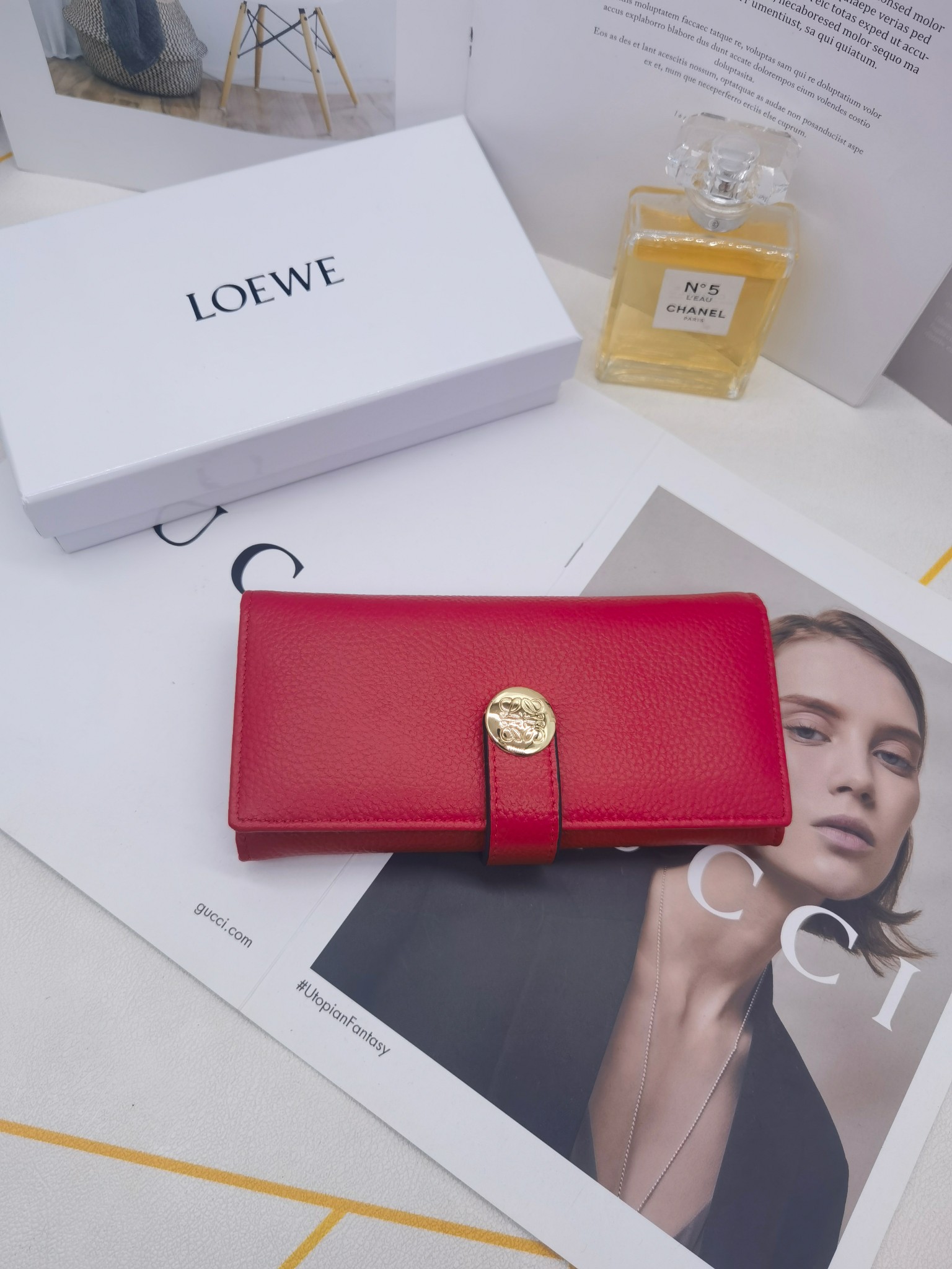 ロエベ「LOEWE」ぺブル バーティカル ウォレット ミディアム