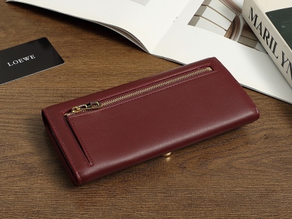 ロエベ「LOEWE」ぺブル バーティカル ウォレット スモール（シャイニーナパカーフ）