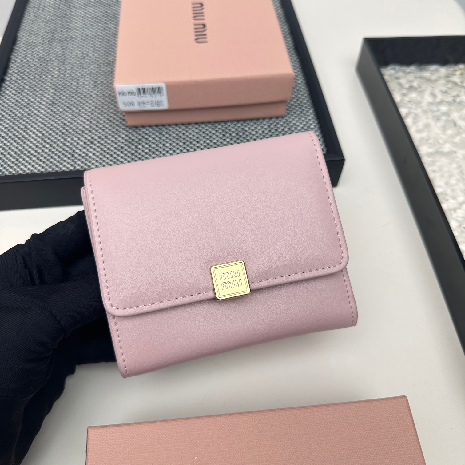 ミュウミュウ「Miu Miu」多機能二つ折りスモールウォレット