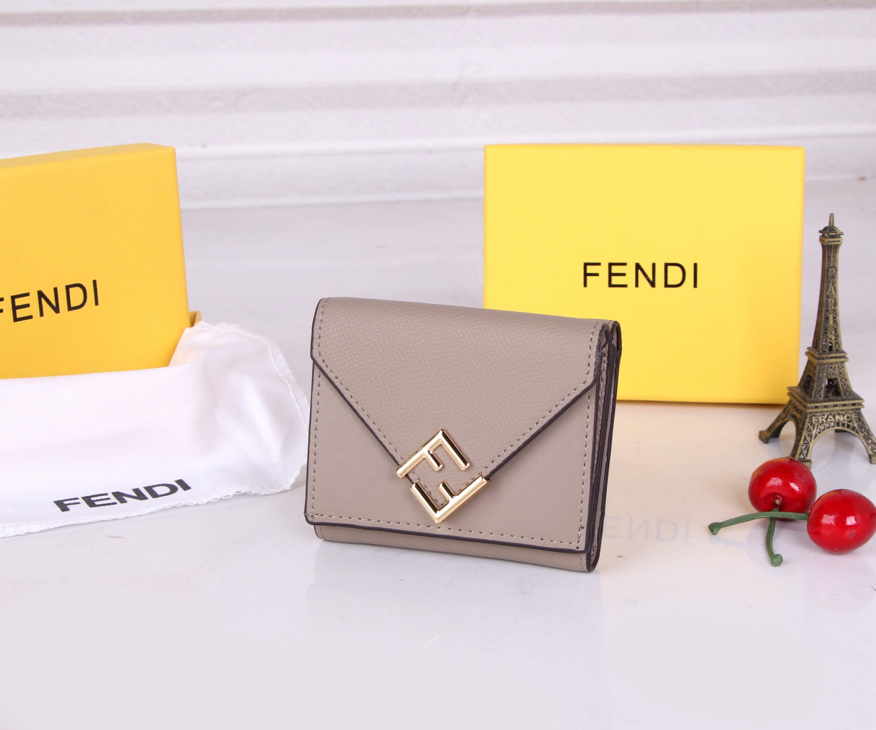 フェンディ「Fendi」FFダイヤモンド財布