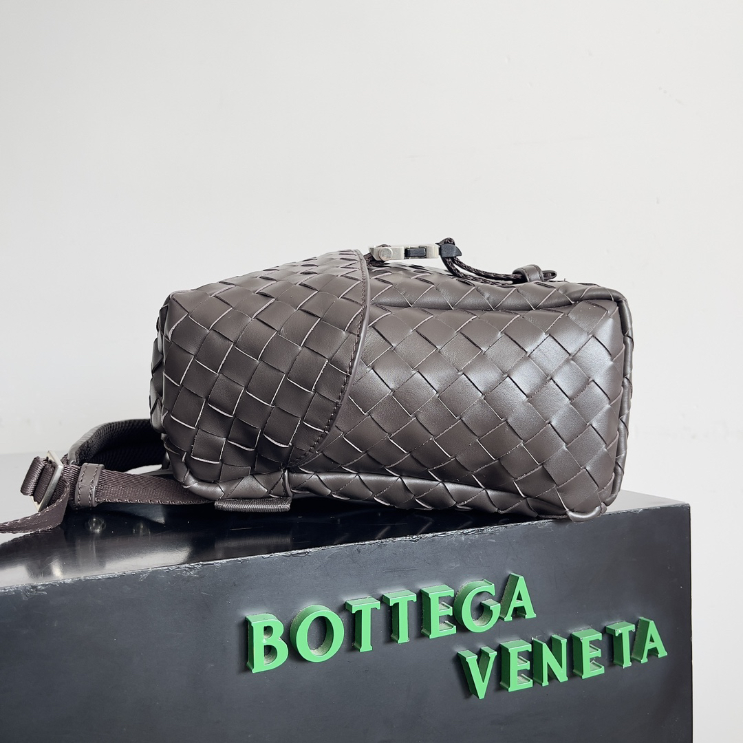 ボッテガ・ヴェネタ「Bottega Veneta」スムースレザー ユニセックスショルダーバッグ