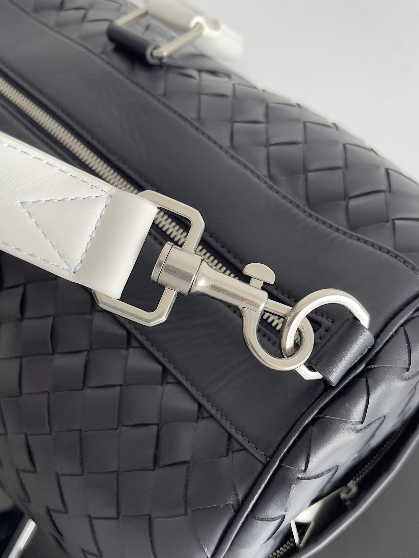 ボッテガ・ヴェネタ「Bottega Veneta」イントレチャート ラージトラベルバッグ