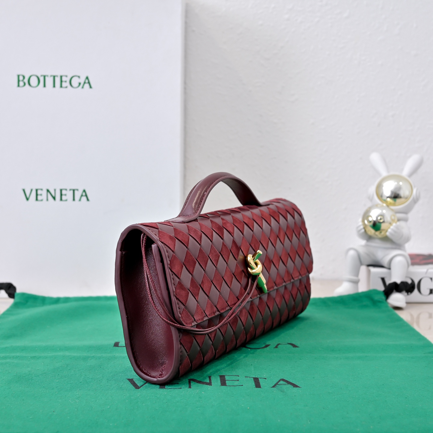 ボッテガ・ヴェネタ「Bottega Veneta」 デザートスエード クラッチバッグ