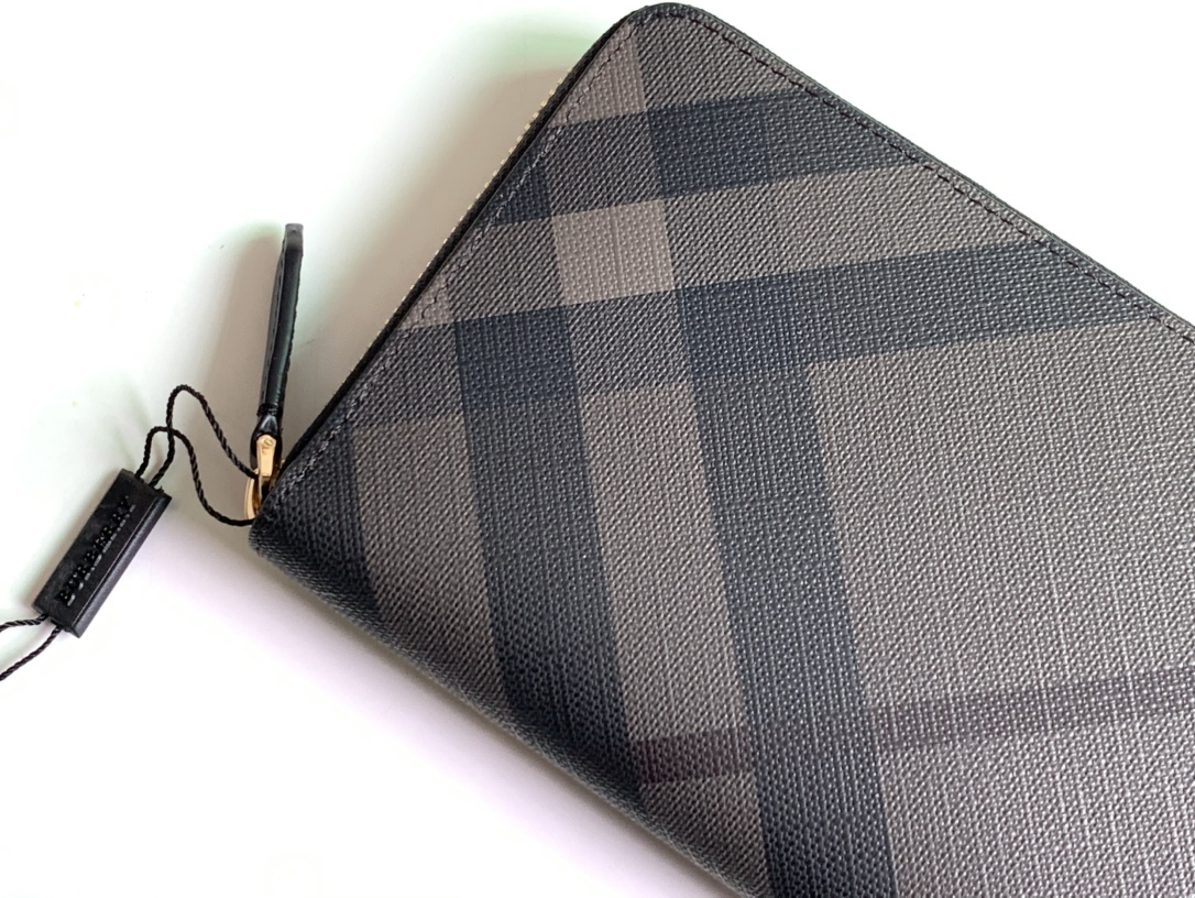 バーバリー「Burberry」チェック柄 ラージジッパーウォレット