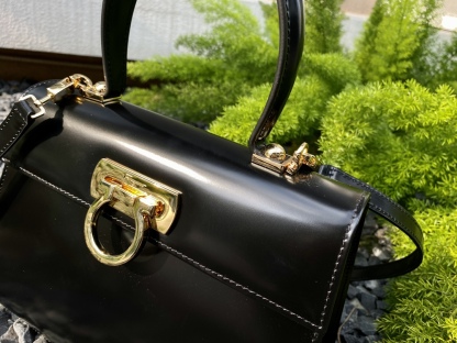 フェラガモ「Ferragamo」ミュージアムコレクション レトロラージトートバッグ