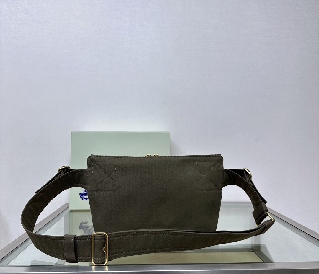 バーバリー「Burberry」トレンチ ウェストバッグ