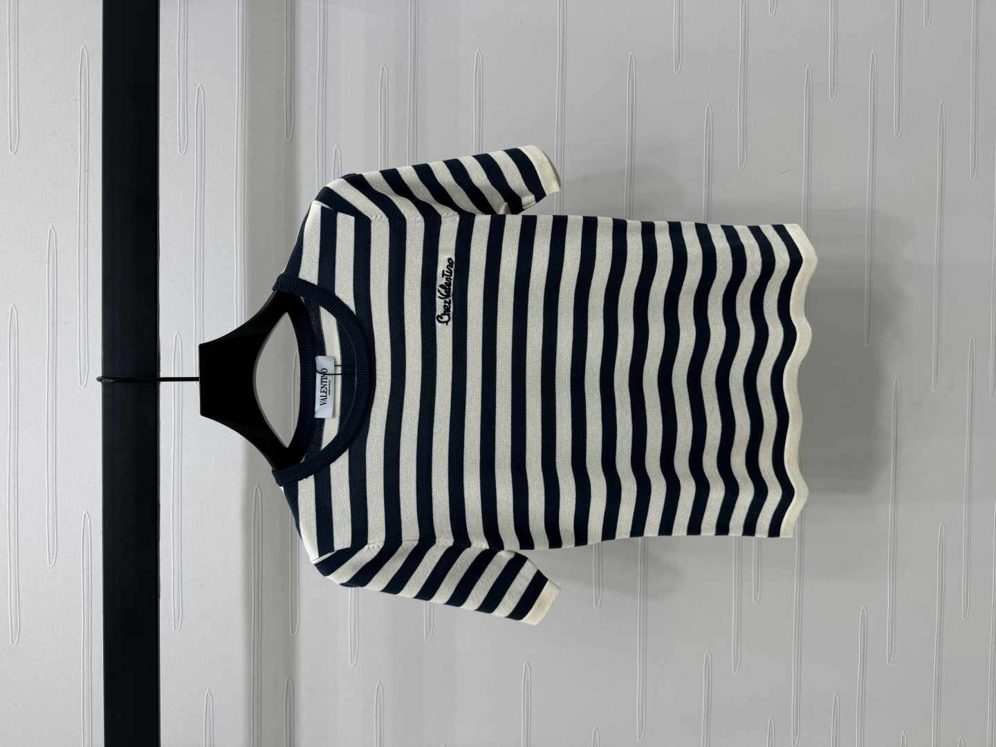 ヴァレンティノ「Valentino」2025 サマーコレクション ストライプ ラウンドネック ニットTシャツ