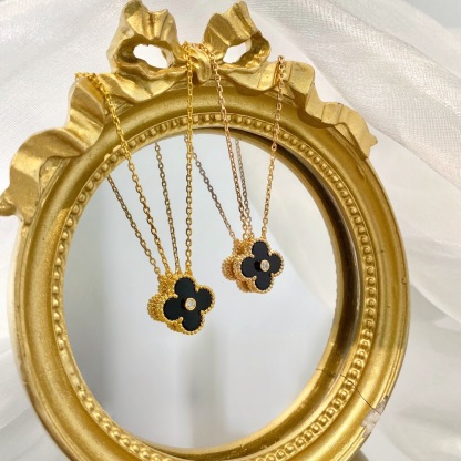 ヴァン クリーフ＆アーペル「Van Cleef & Arpels」Alhambra ダイヤモンド 四つ葉 ペンダント38～42cm