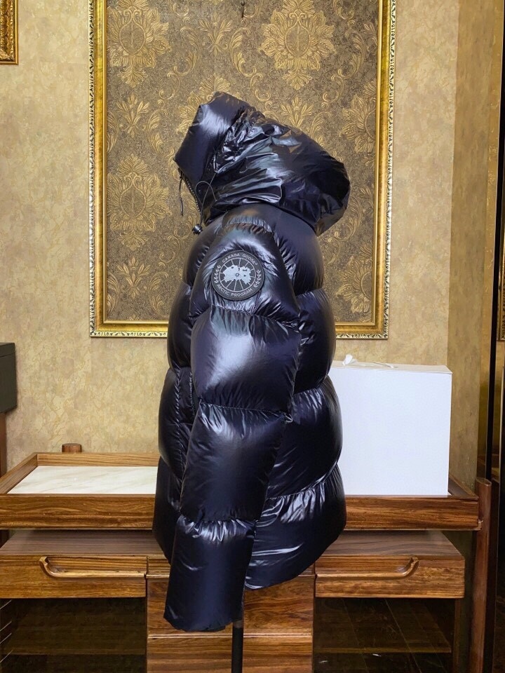 カナダグース「Canada Goose」ダウンジャケット