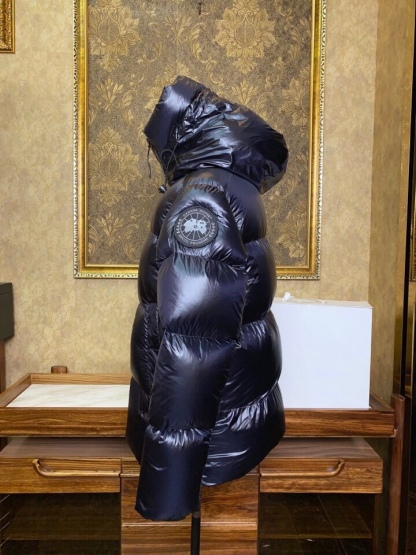 カナダグース「Canada Goose」ダウンジャケット