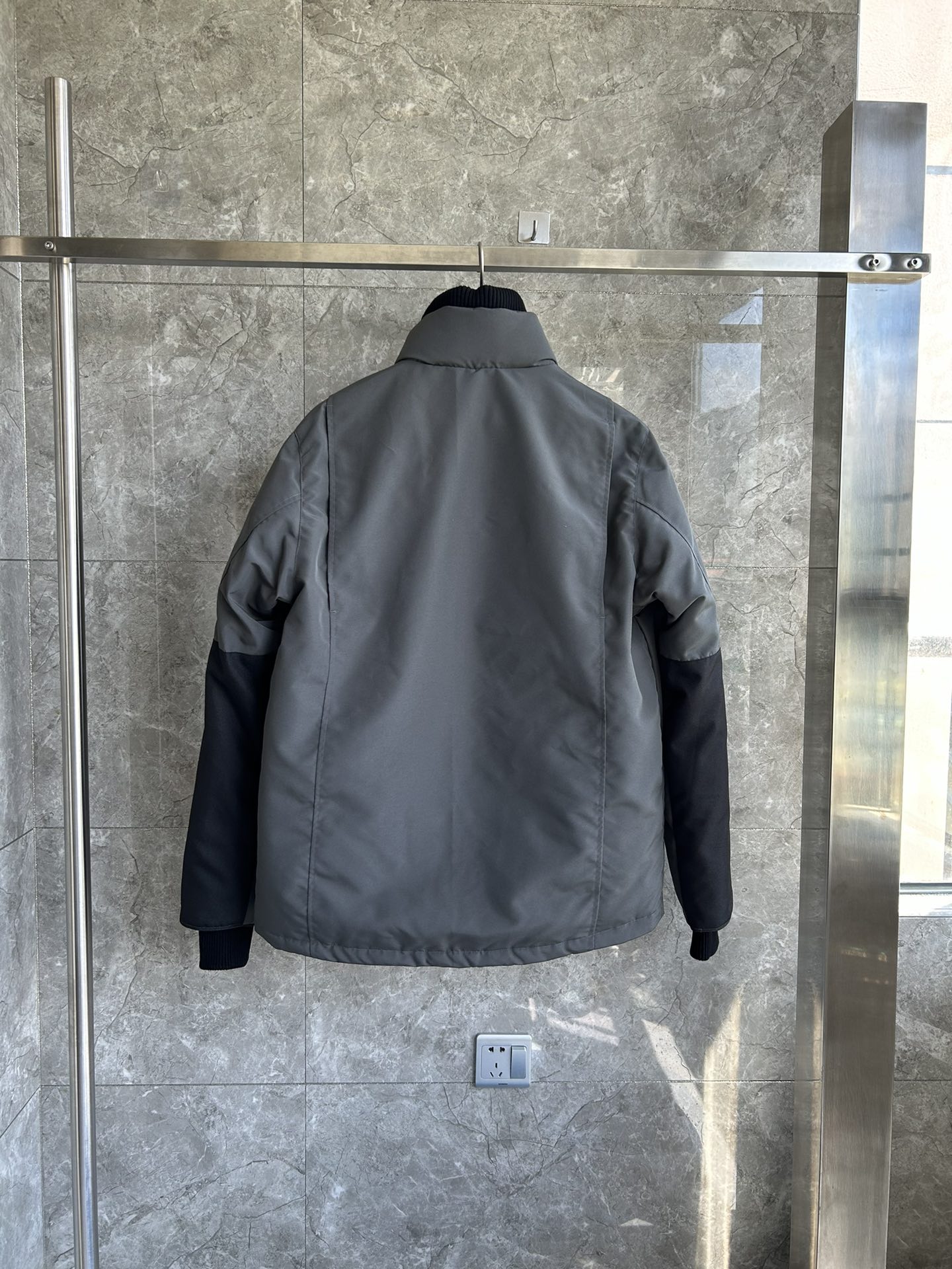 カナダグース「Canada Goose」メンズ ライトウェイトダウンジャケット