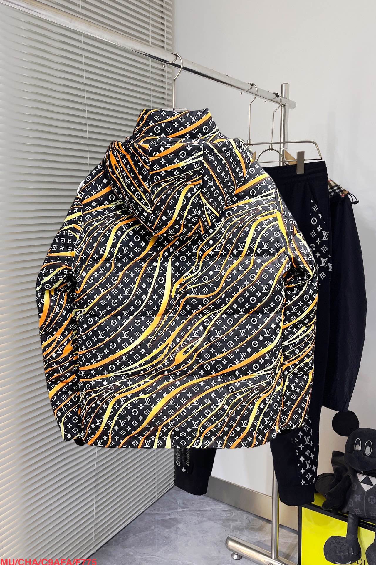 ルイ・ヴィトン「Louis Vuitton」‌ MONOGRAM PILLOW ダウンジャケット