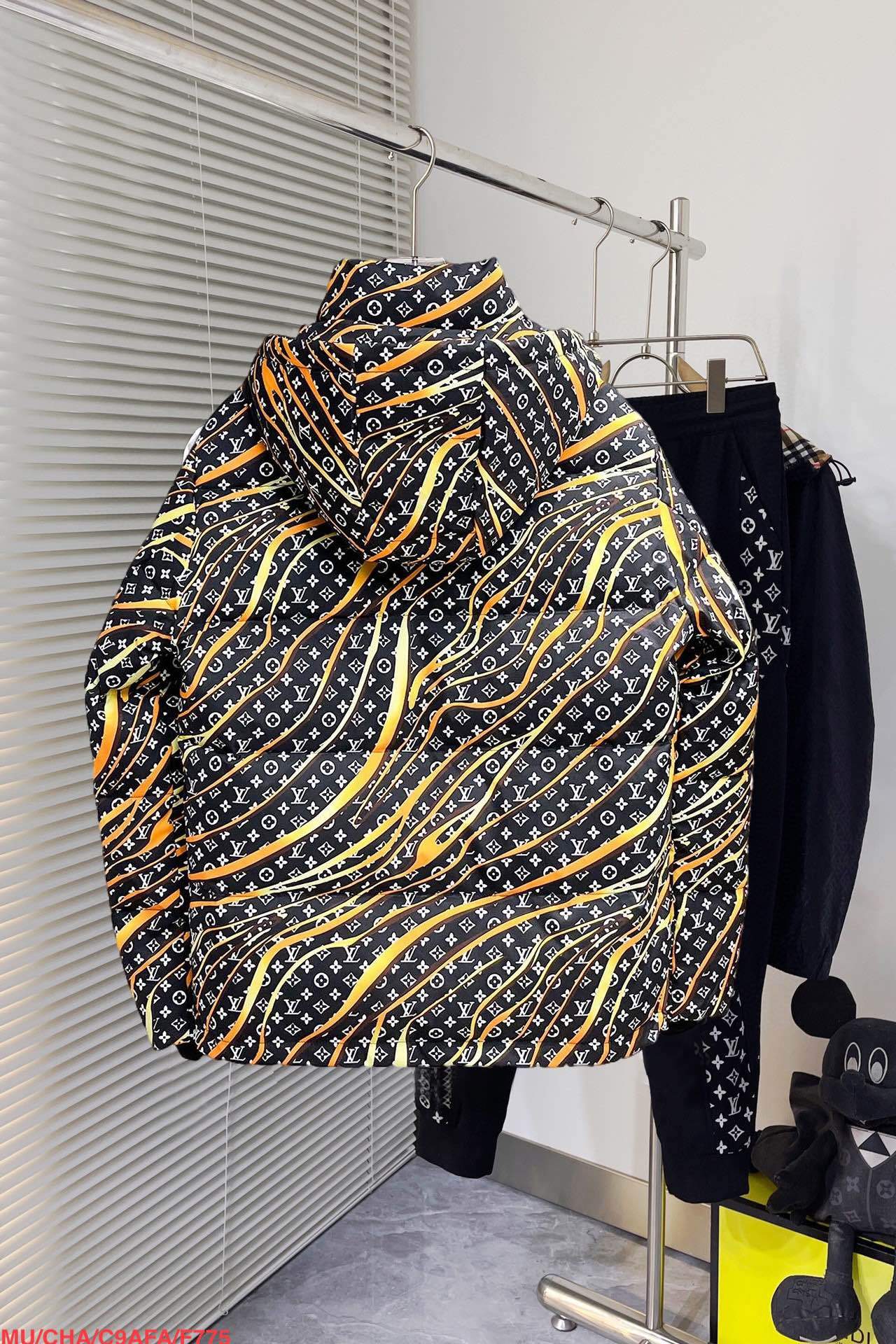 ルイ・ヴィトン「Louis Vuitton」‌ MONOGRAM PILLOW ダウンジャケット