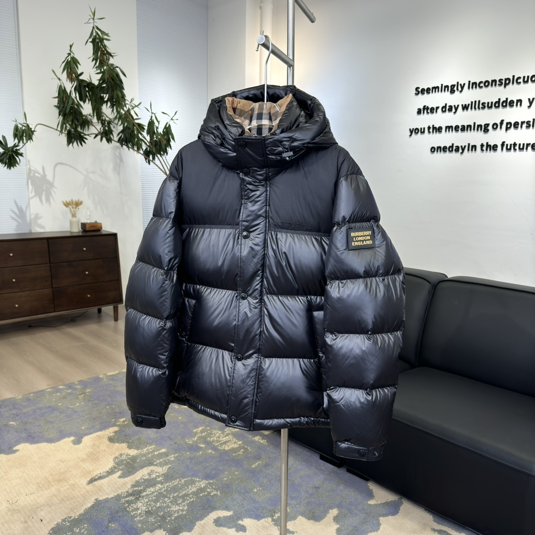 バーバリー「Burberry」アルファベットエンブレムダウンジャケット